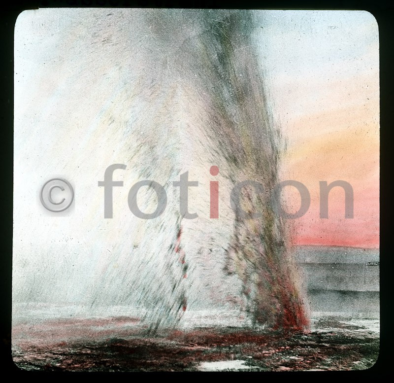 Grosser Geysir in Island ; Big Geyser in Iceland - Foto foticon-simon-vulkanismus-359-011.jpg | foticon.de - Bilddatenbank für Motive aus Geschichte und Kultur